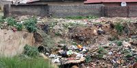Rats and bad smells come from the rubbish. Some residents living near the site are suffering from sinusitis. (Photo: Tshabalira Lebakeng)