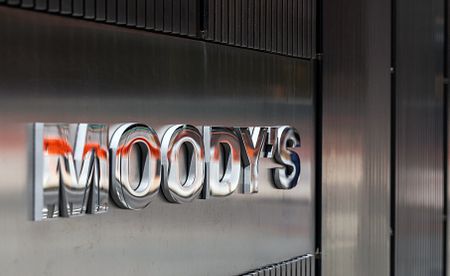 Moody's gives mixed signals on South Africa's economic future despite praise for key institutions