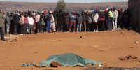 The body of one of two looters in Johannesburg on 13 July 2021. (Photo: EPA-EFE / KIM LUDBROOK)