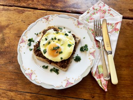 Lekker Brekker Monday: Savoury mince on toast