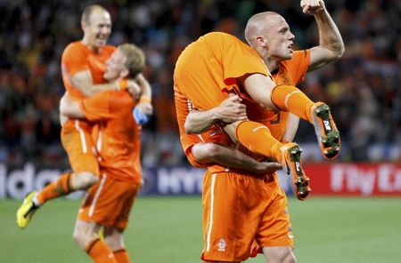 The Dutch crush Forlan and co, finally condemning them to history. Oh yes, they also qualify for the World Cup 2010 final