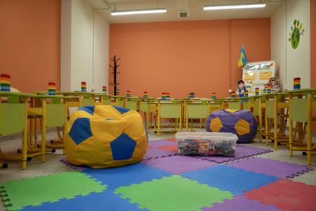Ukraine's first underground school, and more from around the world