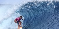  Caroline Marks of USA in action during the Women semi finals of the Surfing competitions in the Paris 2024 Olympic Games, in Teahupo'o, Tahiti, 05 August 2024.  EPA-EFE/FAZRY ISMAIL