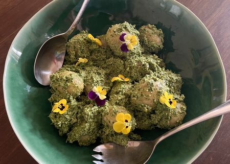 Pesto potato salad — look ma, no mayo!