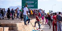 Looting, stonings and land invasions have swept through Delft, Cape Town over the past few days. (Photo: Gallo Images / Roger Sedres)