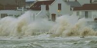 Surfing houses, high seas in windy Blouberg bay. Photographer: Christa Roussouw