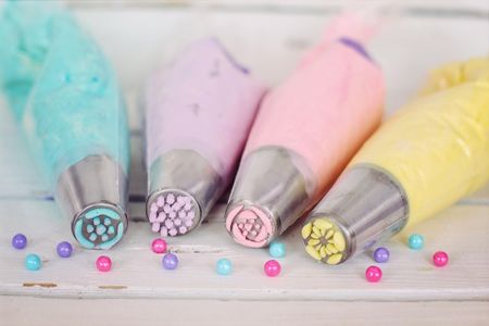 What parents should know before using edible glitter on cakes