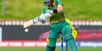 epa09841399 South Africas Laura Wolvaardt during the ICC Women's Cricket World Cup match between South Africa and Australia at Basin Reserve in Wellington, New Zealand, 22 March 2022.  EPA/JOHN COWPLAND  AUSTRALIA AND NEW ZEALAND OUT  EDITORIAL USE ONLY