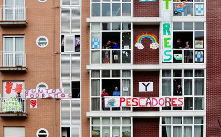 Spain to let children out, aims for lockdown easing by late May