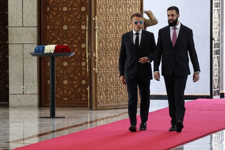 Bomb attack rocks Damascus during Macron visit