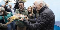 Jane Goodall holds a turtle at La Tahonilla wildlife rehabilitation centre in La Laguna, Tenerife island, Canary Islands, Spain, on 24 November 2023. (Photo: Miguel Barreto / EPA-EFE)