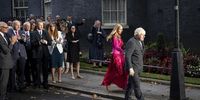 epaselect epa10163168 Outgoing British Prime Minister Boris Johnson (R) and his wife Carrie Johnson (2-R) leave Downing Street after a farewell speech in London, Britain, 06 September 2022. Johnson will formally relinquish his role to Queen Elizabeth at Balmoral before the new Prime Minister is appointed.  EPA-EFE/TOLGA AKMEN