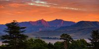 Giant Cup in shades of orange. Photographer: Steve Burns