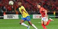 Emam Ashour Al Ahly Player battles for the ball with Sundowns Player during the CAF Champions League semi-final match between Al Ahly FC and Mamelodi Sundowns on April 25, 2025 in Cairo, Egypt. (Photo by Sayed Hassan/Getty Images)