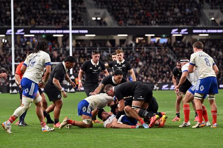 Boks muse aloud about All Blacks’ possible illegal breakdown tactics