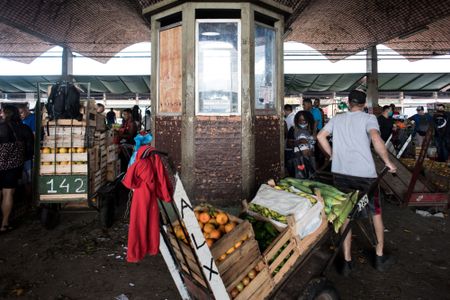 FX Traders Seek Emerging-Market Gems Amid the Wreckage of 2021