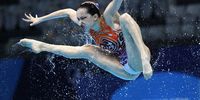 epa09403544 Team of China performs in the Women's Team Free Routine Swimming during the Artistic Swimming events of the Tokyo 2020 Olympic Games at the Tokyo Aquatics Centre in Tokyo, Japan, 07 August 2021.  EPA-EFE/PATRICK B. KRAEMER
