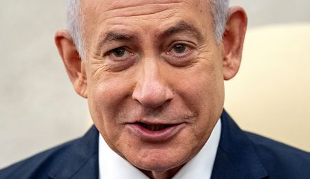 Israel mulls over siege tactics against Hamas; Israeli airstrike kills seven at Gaza school