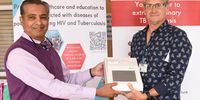 Professor Keertan Dheda on behalf of the UCT Lung Institute donated a blood gas machine to Brooklyn Chest Hospital recently. Dr Julian te Riele accepted the machine on behalf of the hospital. PHOTO: Nasief Manie/Spotlight