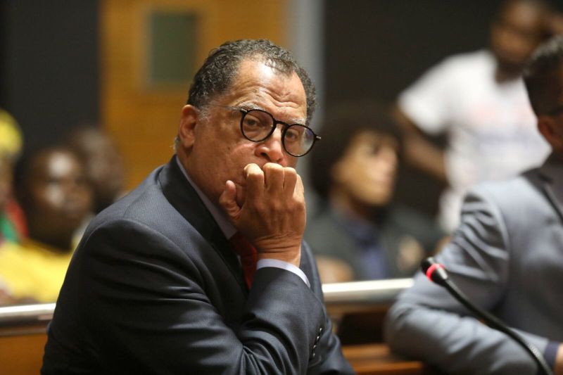 Danny Jordaan ist eine Last, die der SAFA nicht tragen sollte