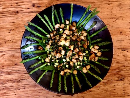Asparagus and mangetout salad with gremolata croutons