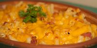 Bacon and blue cheese lend a bit of pizzazz to macaroni cheese. Photo: Louis Pieterse