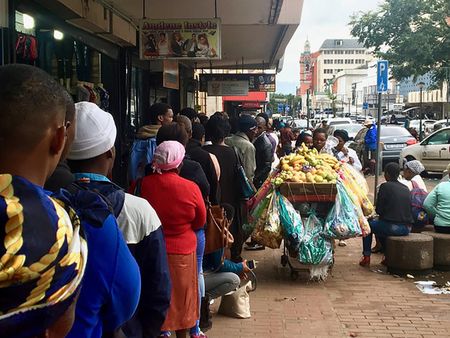 'Agents' charge R300 to jump Home Affairs queues