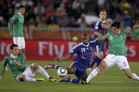 Superior Mexicans hand a comprehensive lesson to miserable French