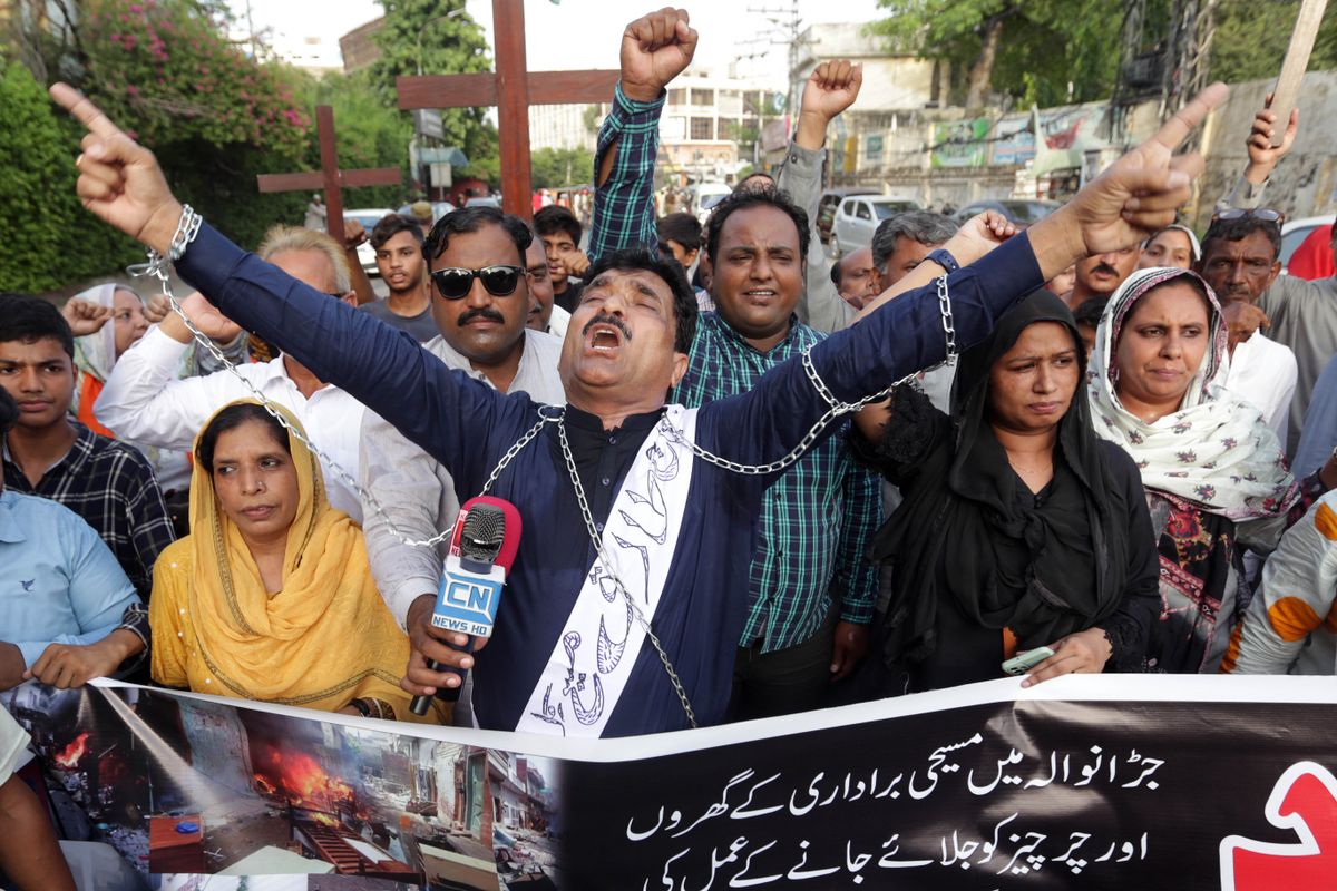 Two Christians accused of blasphemy arrested in Pakistan after mob ...