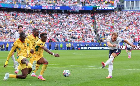 England frustrated by disciplined Ghana defensive wall; Ronaldo hits back