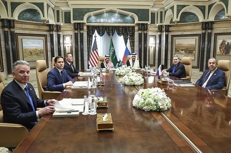 US and Russia meet without Ukraine for talks on ending war