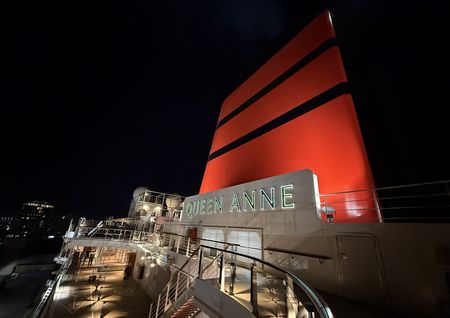 Clarendon Blues and Cunard Red: a port day on board Queen Anne in Cape Town harbour