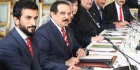 The King of Bahrain, Hamad bin Isa Al-Khalifa, second left, and his son, Prince Nasser bin Hamad al-Khalifa, left, attend a meeting with the French president at the Elysee Palace in Paris, France, 30 April 2019. (Photo: Ludovic Marin / EPA)