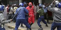 Zimbabwe Republic Police officers beat protesting Movement For Democratic Change supporters outside the party headquarters in Harare on 20 November 2019. The supporters were waiting for an address by party leader Nelson Chamisa before they were attacked. (Photo: EPA-EFE/AARON UFUMELI)