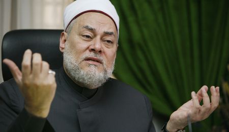 Egypt's mufti urges Muslims to endure insults peacefully