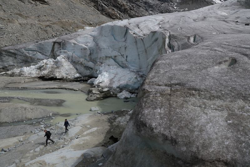 Swiss glaciers lose more than 5% of ice after record heatwave