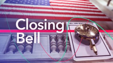 Stocks Climb on ‘Solid, But Not Blistering’ US Growth