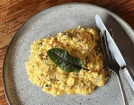 Lekker Brekker Monday: Cheesy scrambled eggs