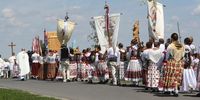 epa10016659 Faithful in traditional costumes take part in a Corpus Christi procession in Czerwienne, Tatra region, Poland, 16 June 2022. The Feast of the Body and Blood of Christ is one of the most important holidays in the Catholic Church.  EPA-EFE/GRZEGORZ MOMOT POLAND OUT