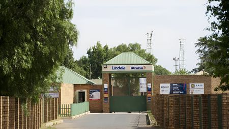 Buses turned away, reports of hunger at Lindela Repatriation Centre as migrants flee SA
