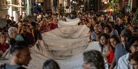 In Catania, 'Shroud of Living Memory' Demonstration Highlights Child Deaths In Gaza