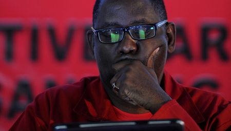 Going global: Vavi takes Cosatu and alliance battle to international audience