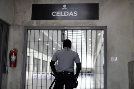 El Salvador offers to house criminals deported from the US in its jails