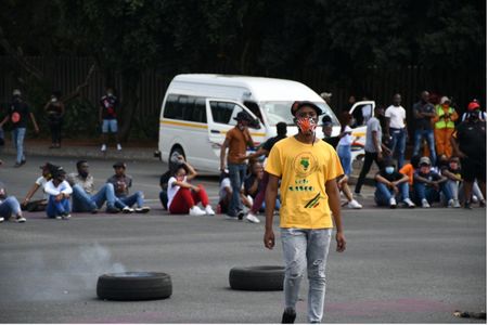 Students barricade universities in Johannesburg and Gqeberha