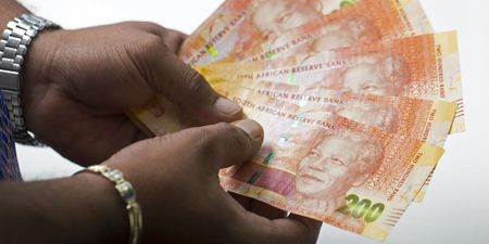 Tips to manage money wisely from your very first paycheque