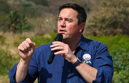 Dairy and beef industry scepticism grows over Steenhuisen’s plans for foot and mouth disease management