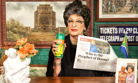Video: Evita's Free Speech, Ep.66 – Evita in black for Friday and Fidel