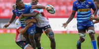 Warrick Gelant of the DHL Stormers gets the pass through to Hacjivah Dayimani of the DHL Stormers during the United Rugby Championship match between Emirates Lions and DHL Stormers at Emirates Airline Park on February 12, 2022 in Johannesburg, South Africa. (Photo by Gordon Arons/Gallo Images)