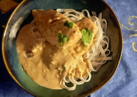 Creamy garlic-sesame chicken with noodles