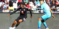 Soccer-Pirates pressure